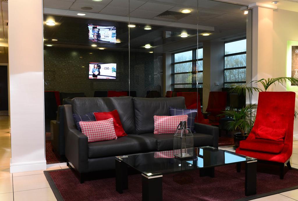 International Hotel Телфорд Екстериор снимка