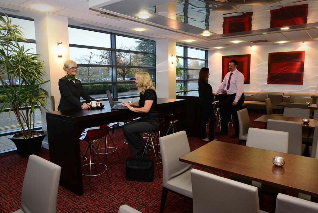 International Hotel Телфорд Екстериор снимка