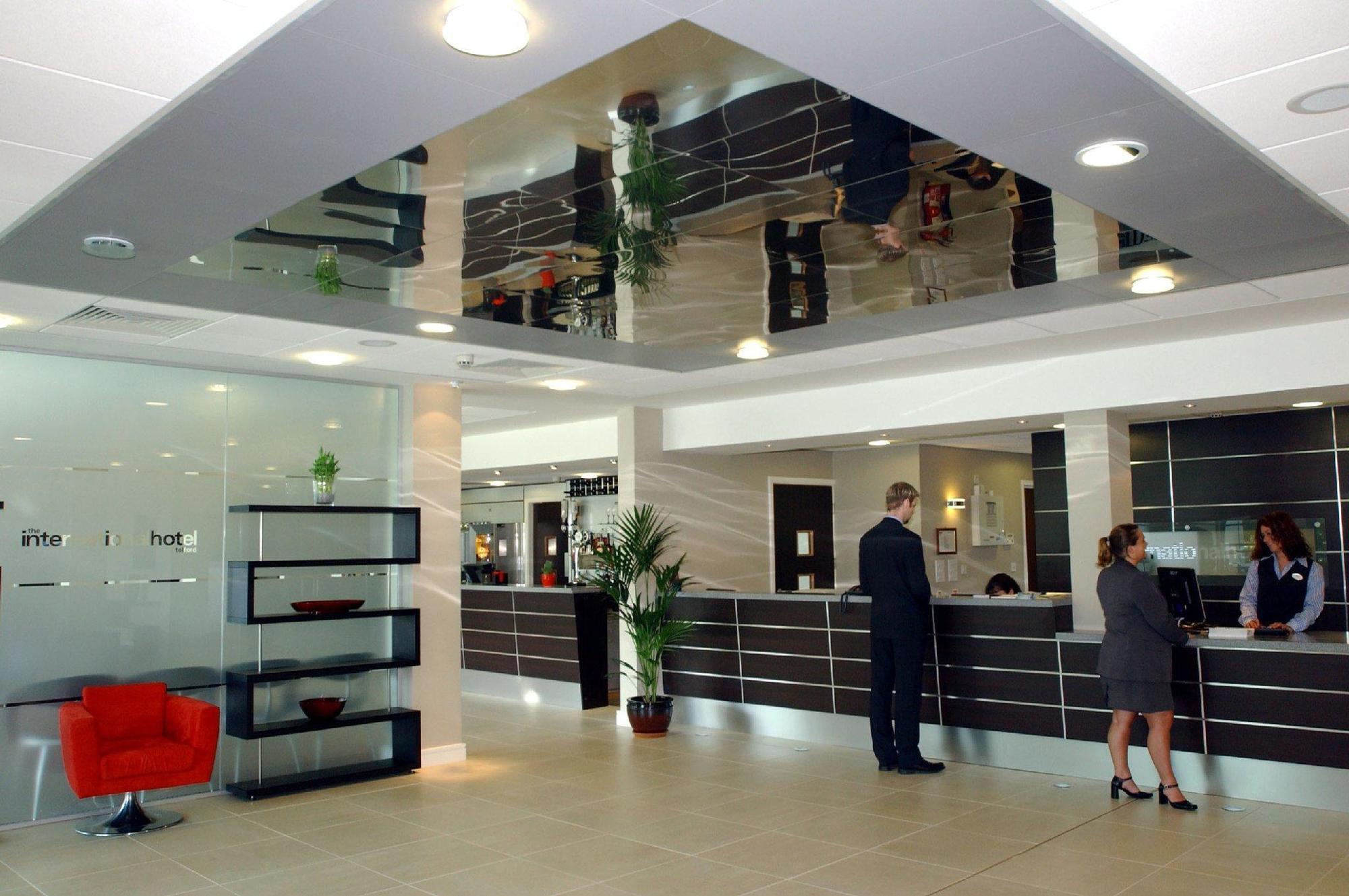 International Hotel Телфорд Екстериор снимка