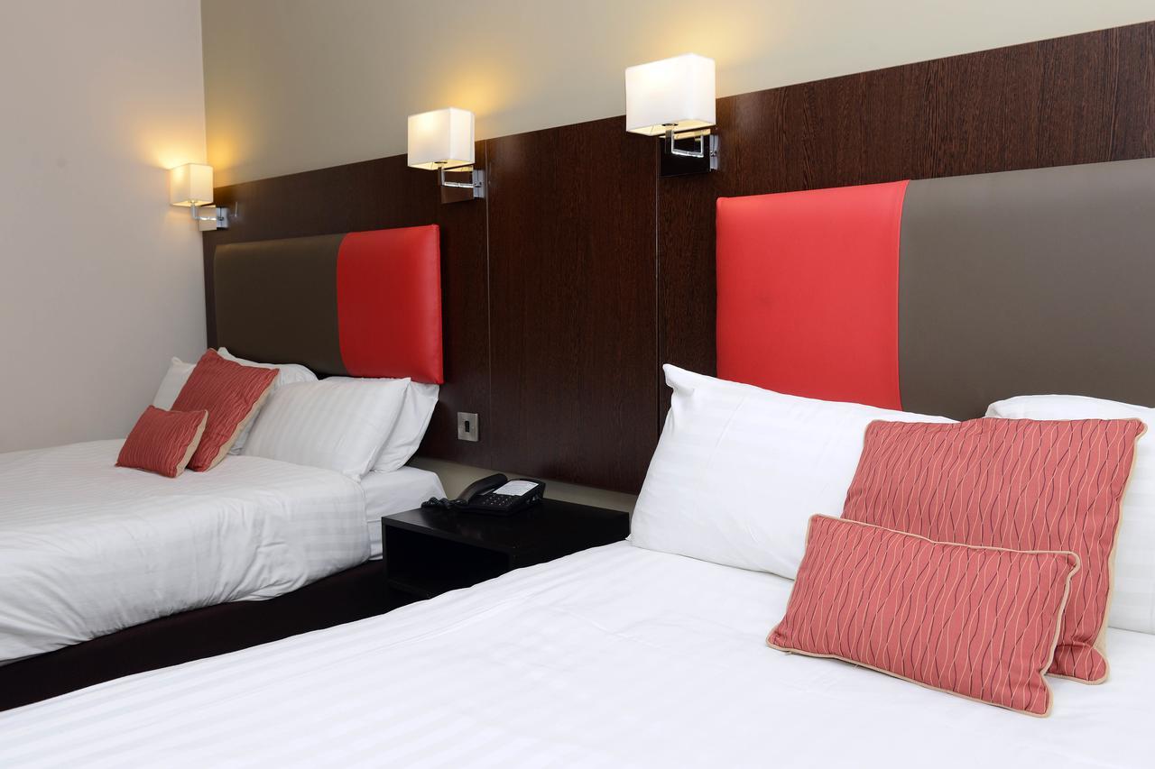 International Hotel Телфорд Екстериор снимка