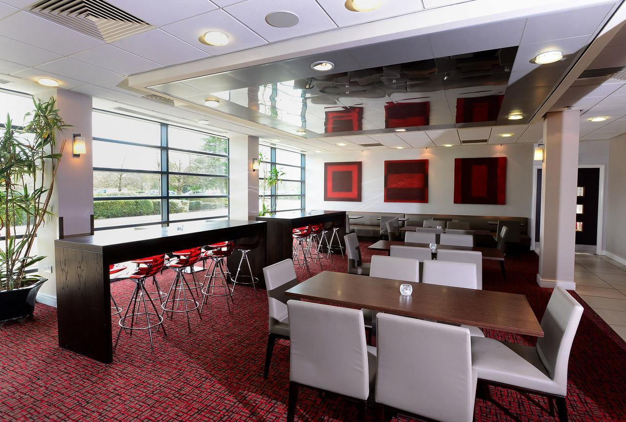International Hotel Телфорд Екстериор снимка