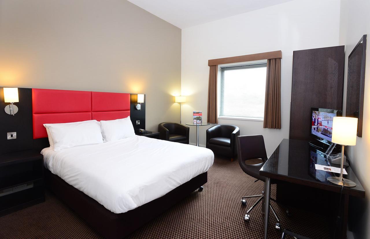 International Hotel Телфорд Екстериор снимка