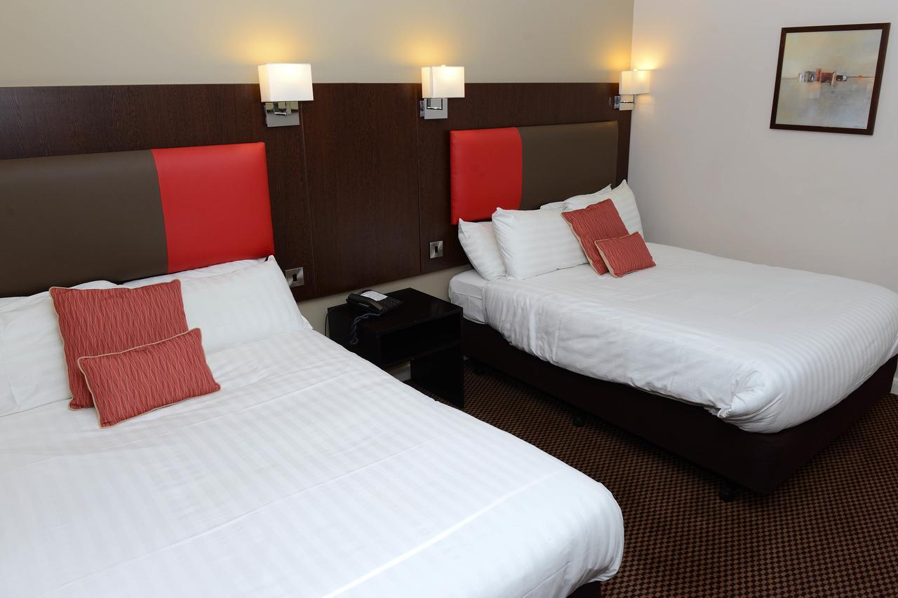 International Hotel Телфорд Екстериор снимка